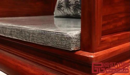 現(xiàn)代紅木坐墊,現(xiàn)代紅木坐墊的溫馨日常