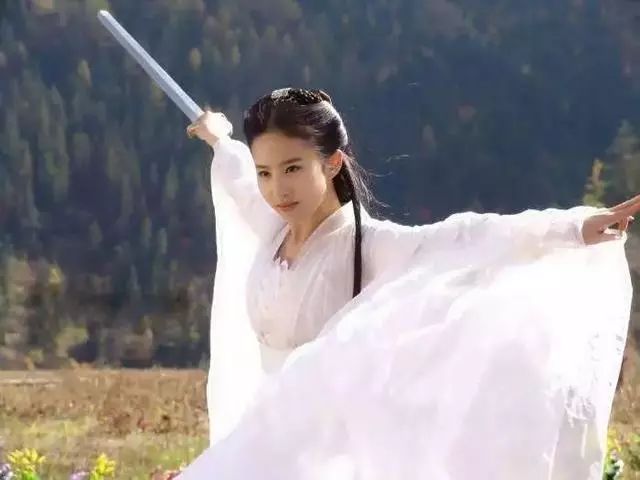 女演員金庸與自然美景的輕逸之旅紀(jì)實(shí)