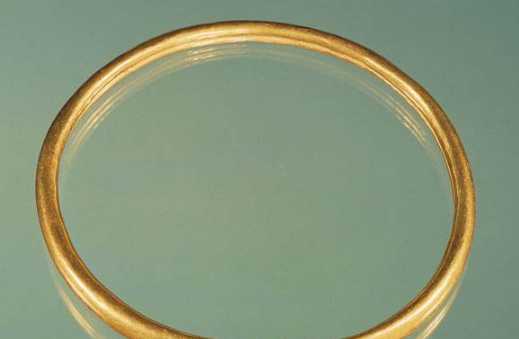 老鳳祥最新款黃金手鐲閃耀時(shí)尚風(fēng)尚新潮流?